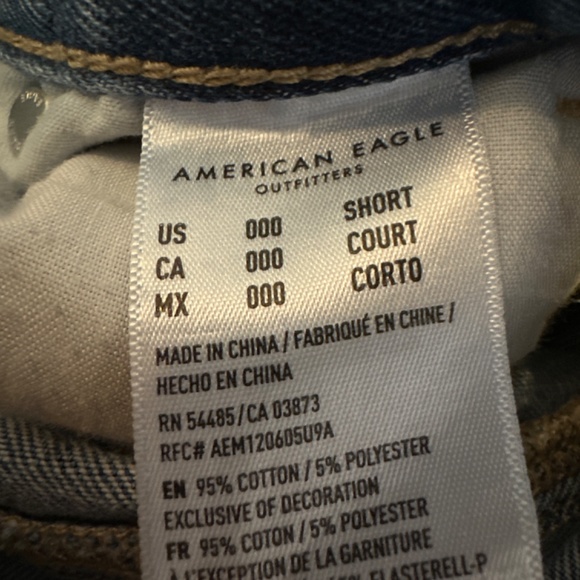 American Eagle Ripped Mom Jeans - Picture 4 of 4
